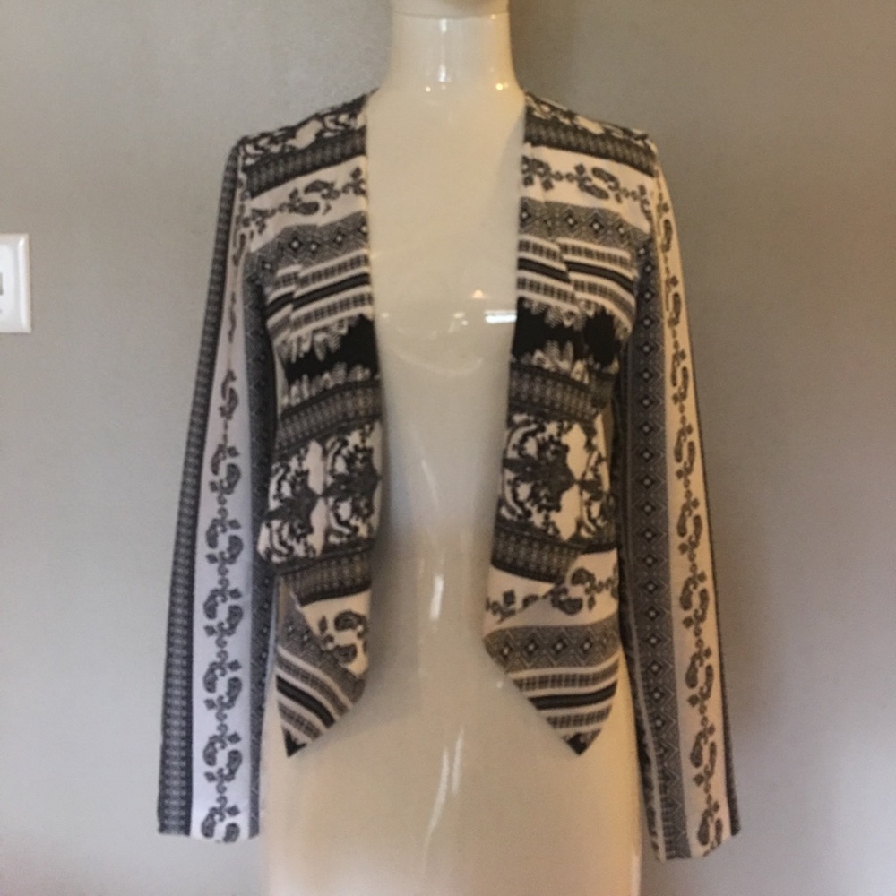 Black and white print blazer